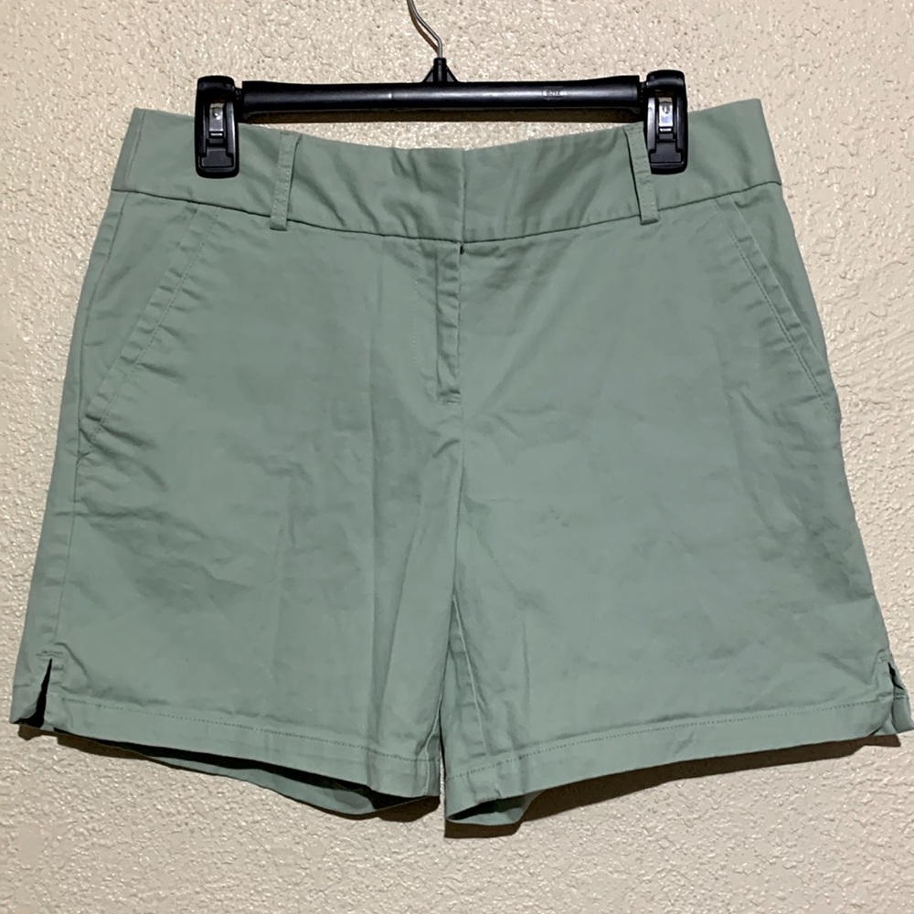 LOFT Shorts Green Size 4 Stretchy